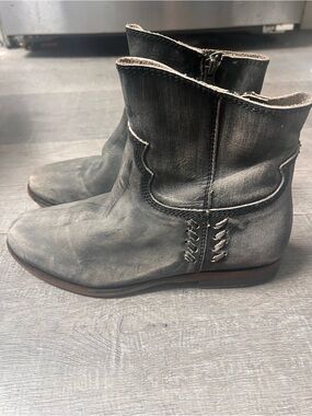Baske California Gray/Black
Distressed Handmade Leather
Ankle Boots LIKE NEW 6